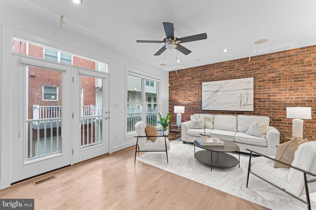 1010 4TH STREET SE