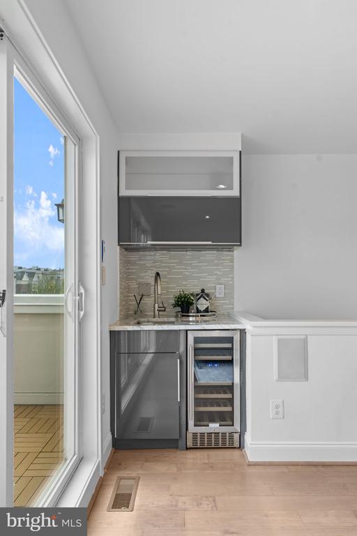 1010 4TH STREET SE