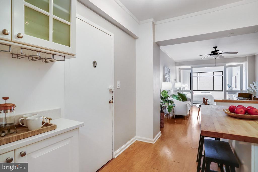 1 SCOTT CIRCLE NW 302