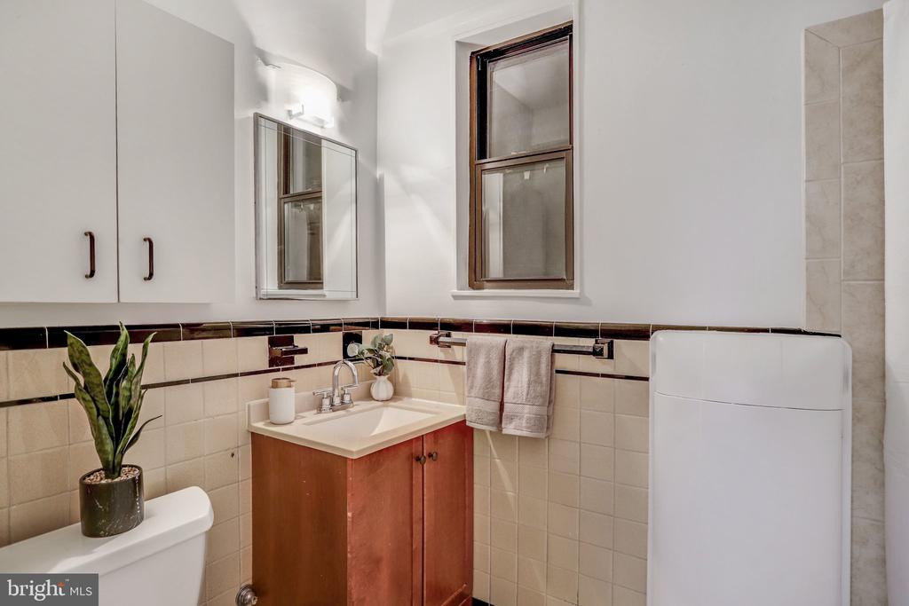 1 SCOTT CIRCLE NW 302