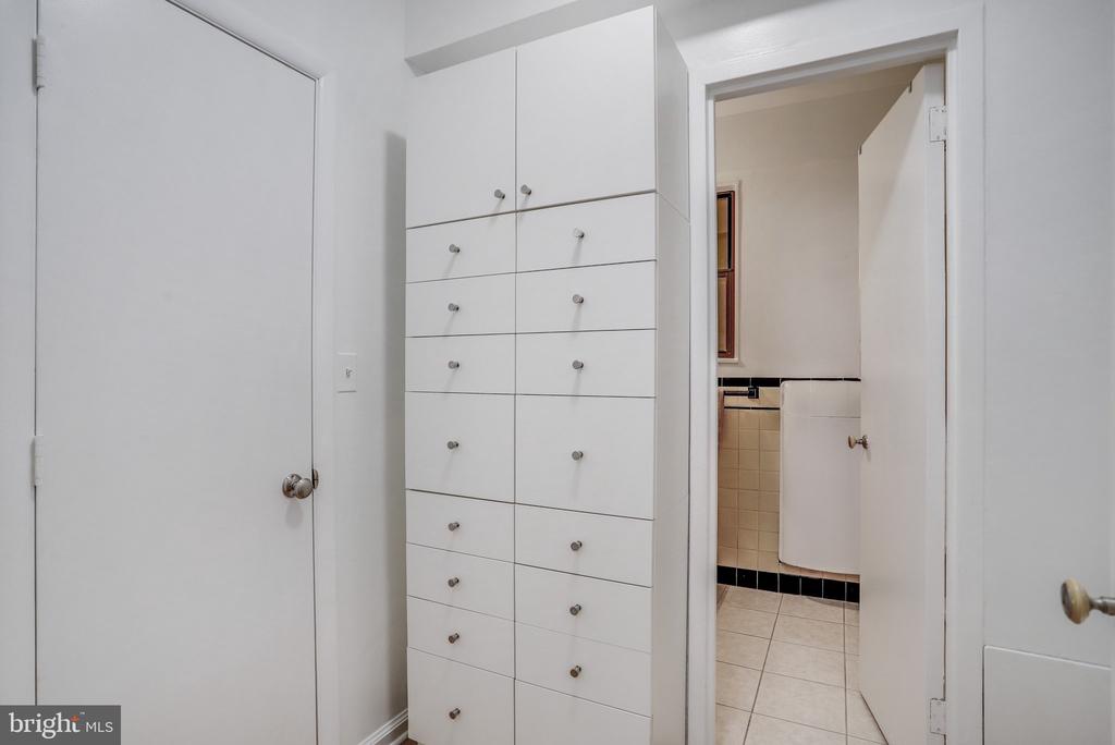 1 SCOTT CIRCLE NW 302