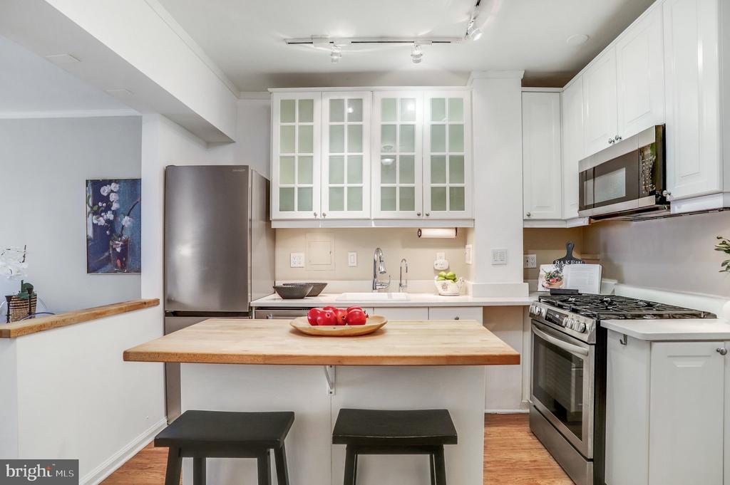 1 SCOTT CIRCLE NW 302