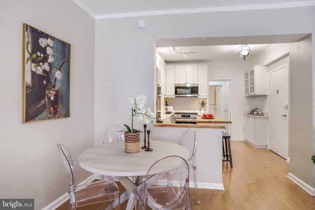 1 SCOTT CIRCLE NW 302