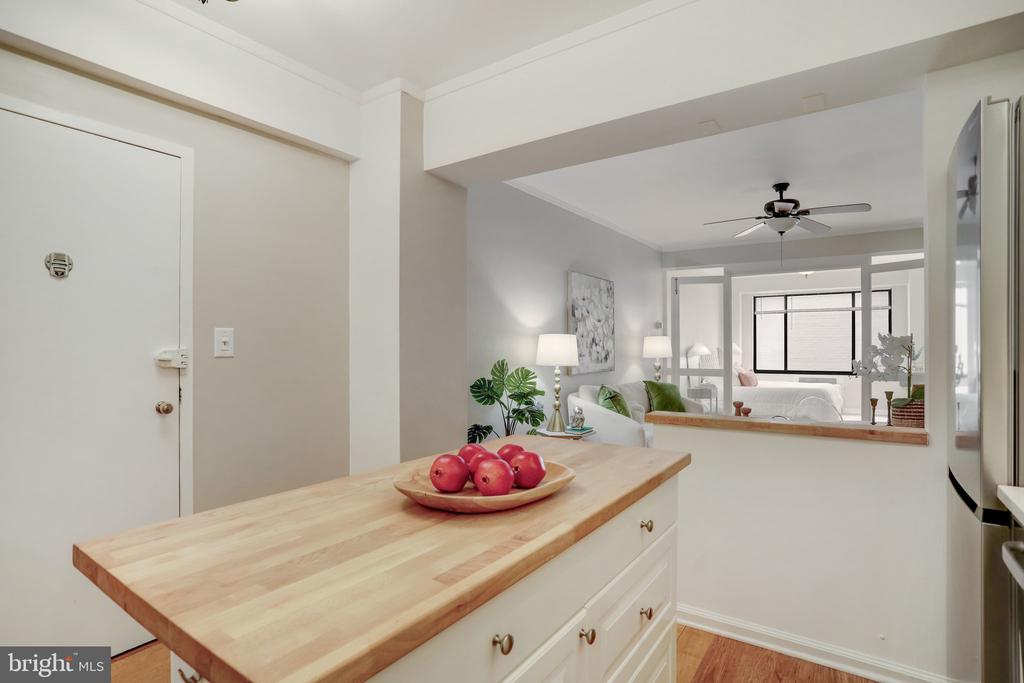1 SCOTT CIRCLE NW 302