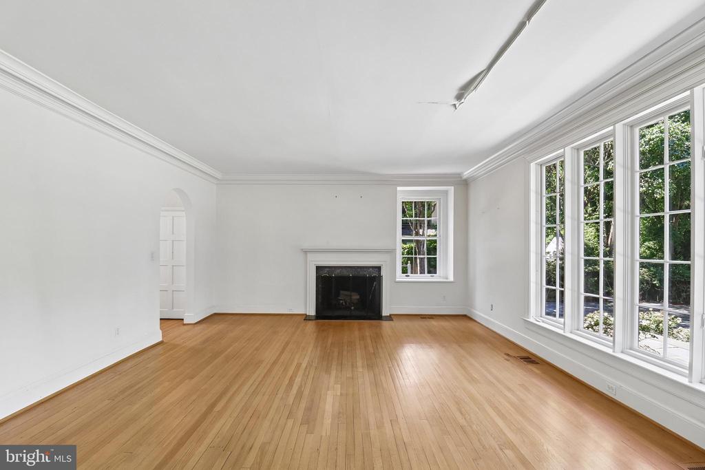 2920 44TH PLACE NW