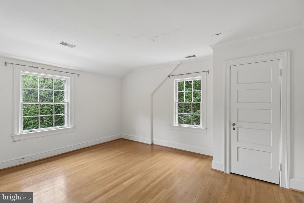 2920 44TH PLACE NW