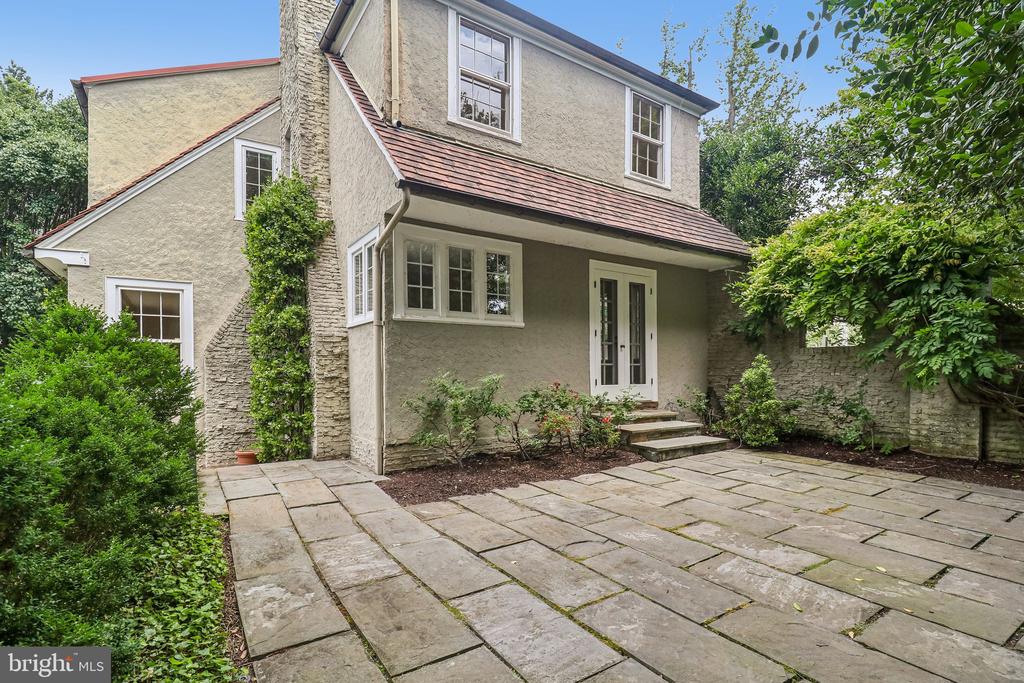 2920 44TH PLACE NW