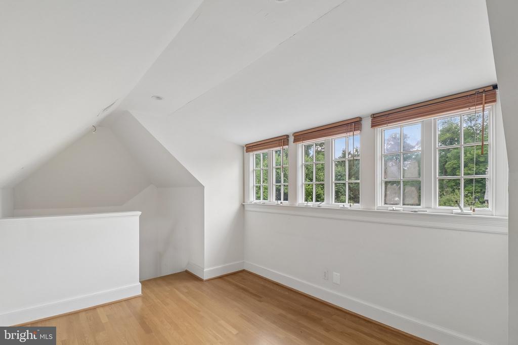 2920 44TH PLACE NW