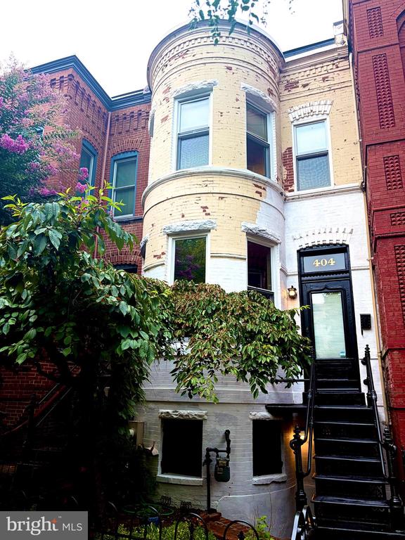 404 9TH STREET NE