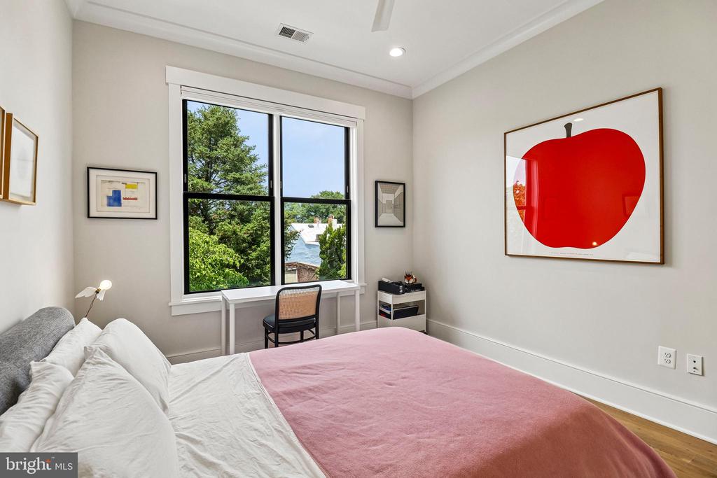 504 C STREET NE Unit: 4
