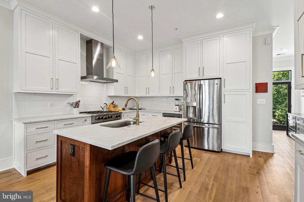 504 C STREET NE Unit: 4