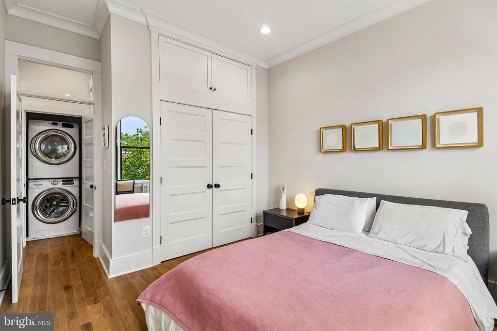 504 C STREET NE Unit: 4