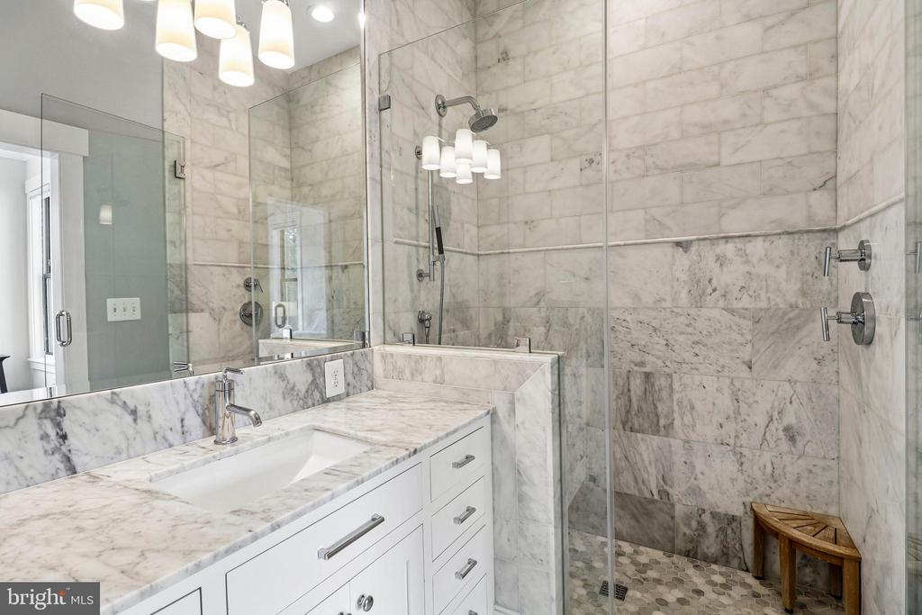 504 C STREET NE Unit: 4