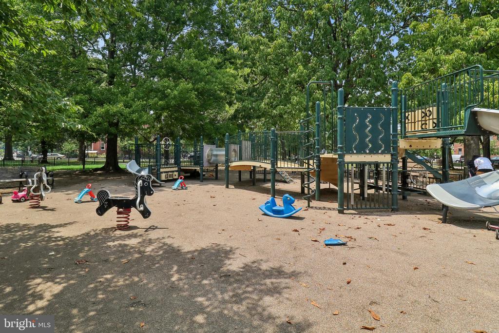 504 C STREET NE Unit: 4