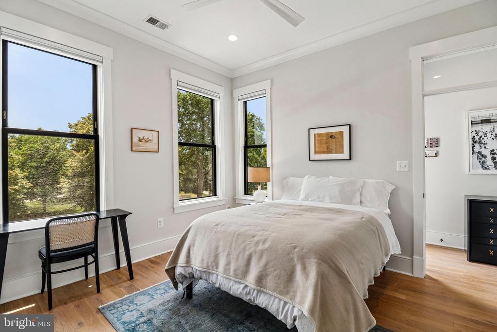 504 C STREET NE Unit: 4
