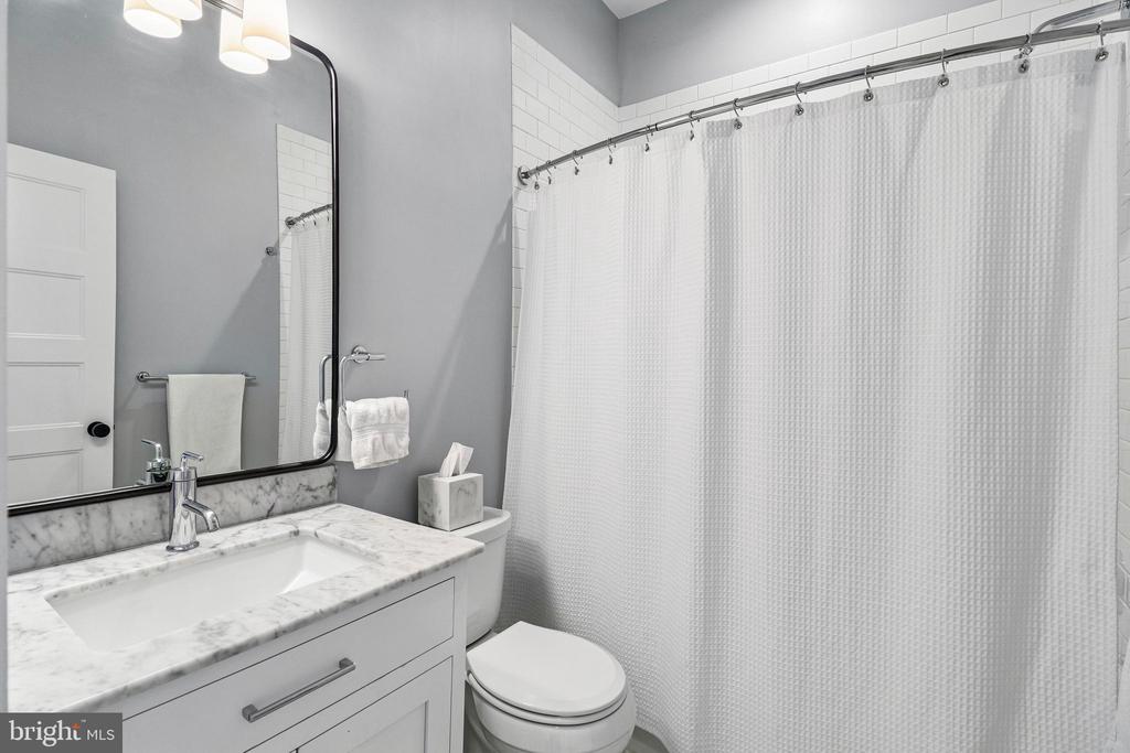 504 C STREET NE Unit: 4