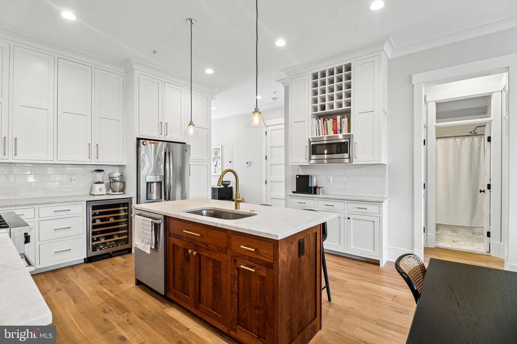 504 C STREET NE Unit: 4
