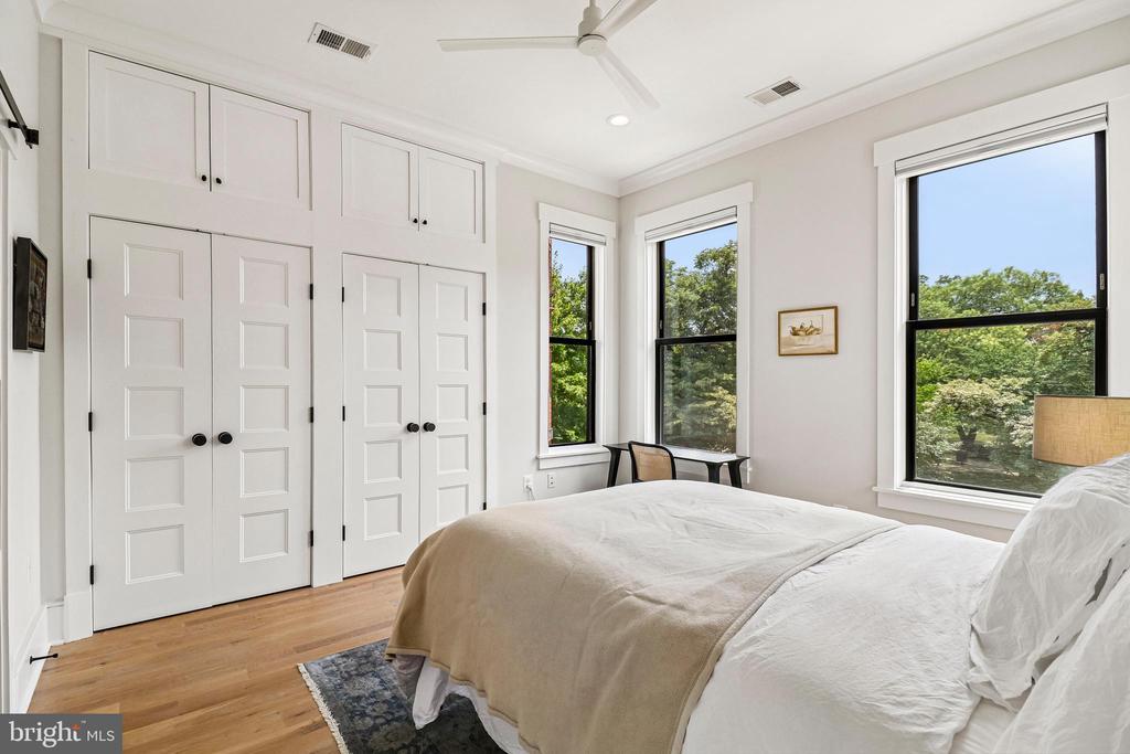 504 C STREET NE Unit: 4
