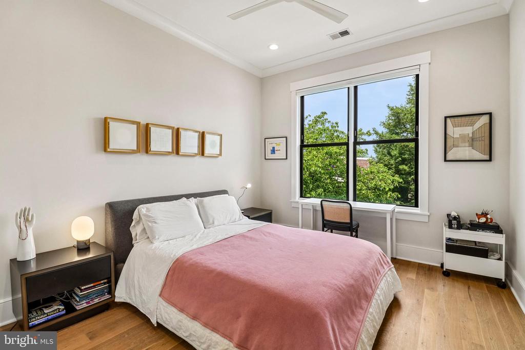 504 C STREET NE Unit: 4