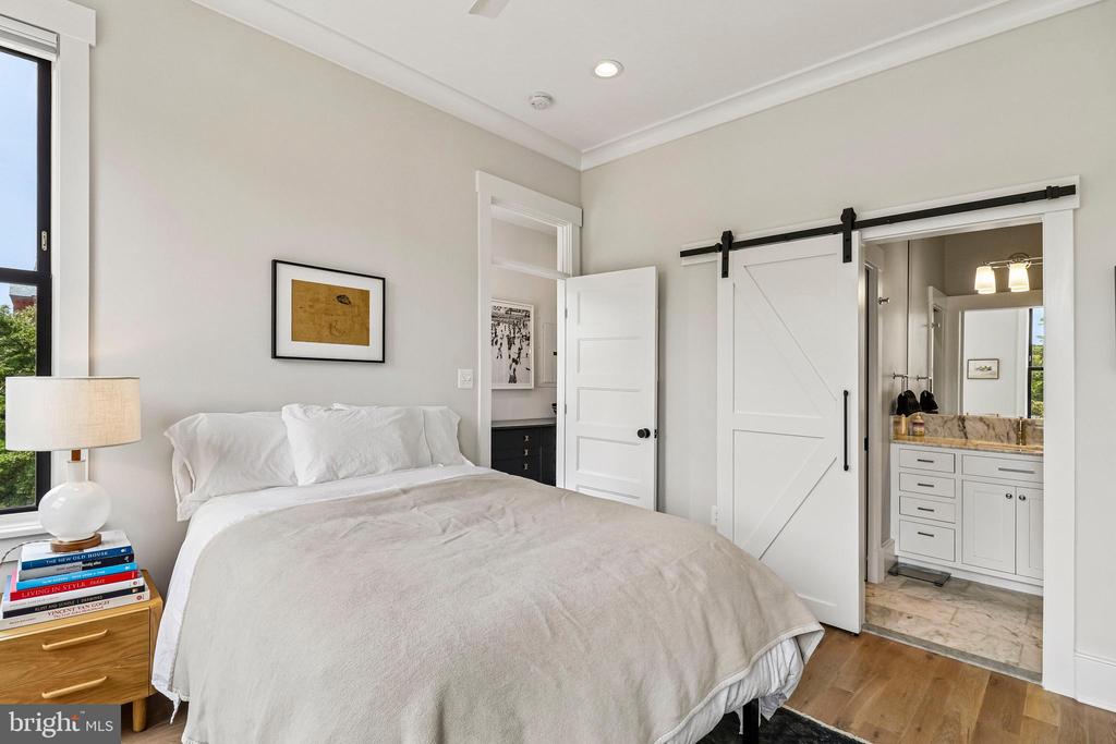 504 C STREET NE Unit: 4