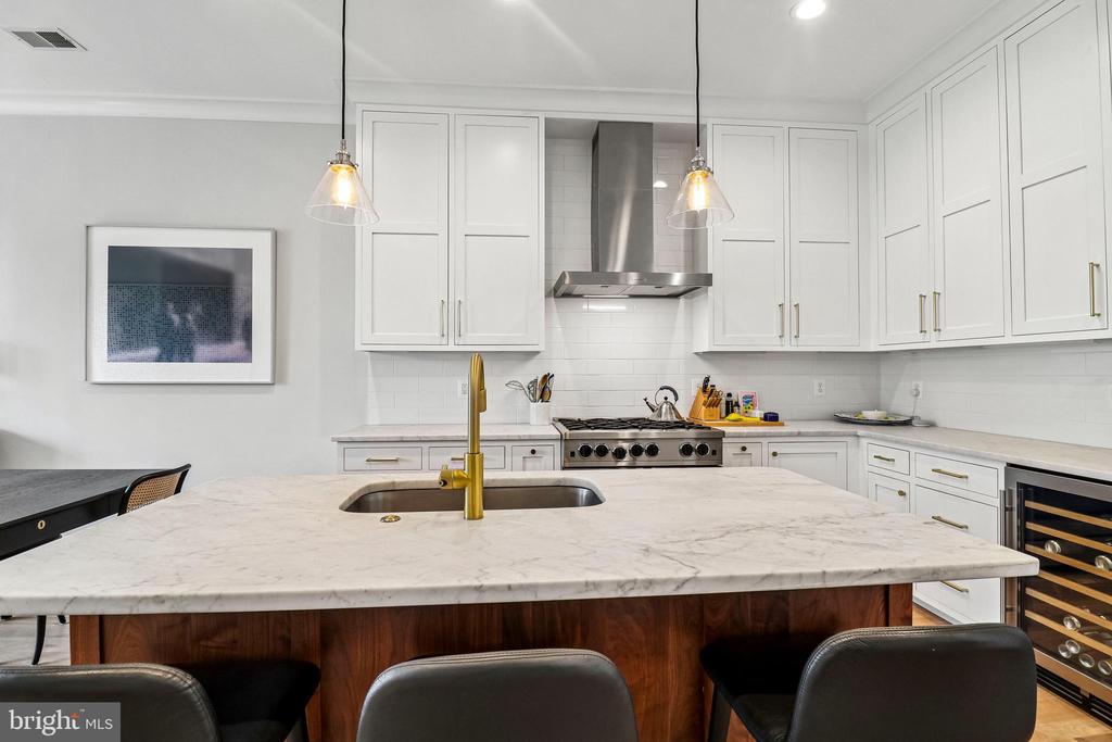 504 C STREET NE Unit: 4