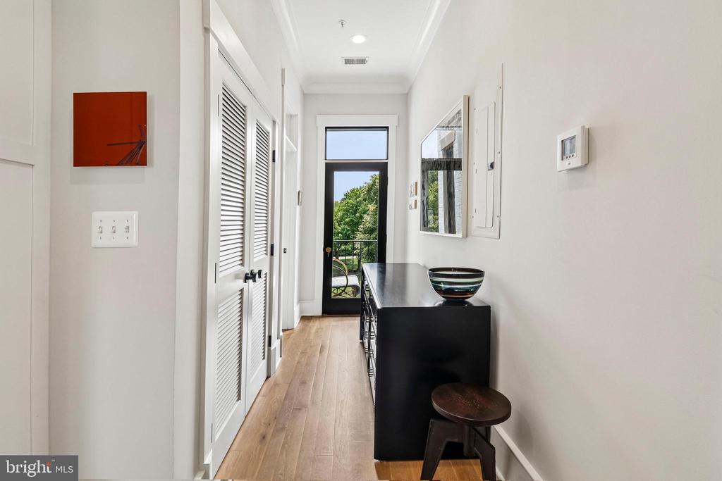504 C STREET NE Unit: 4