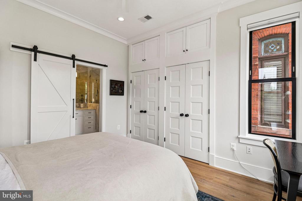 504 C STREET NE Unit: 4
