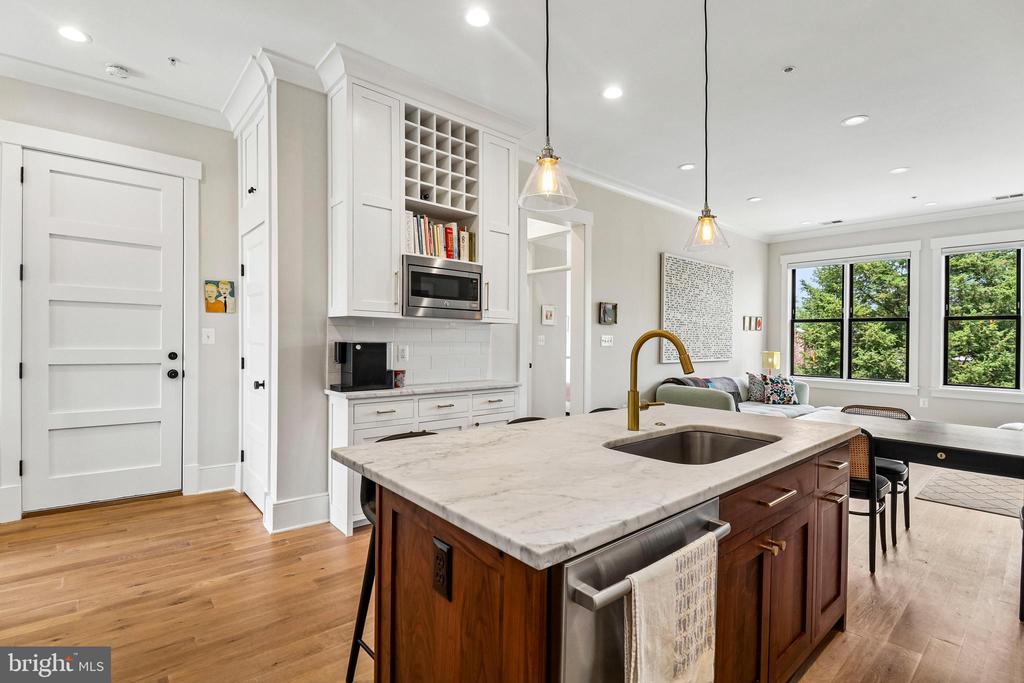 504 C STREET NE Unit: 4