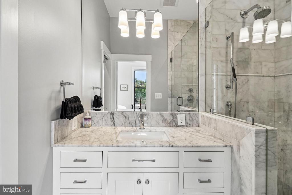 504 C STREET NE Unit: 4