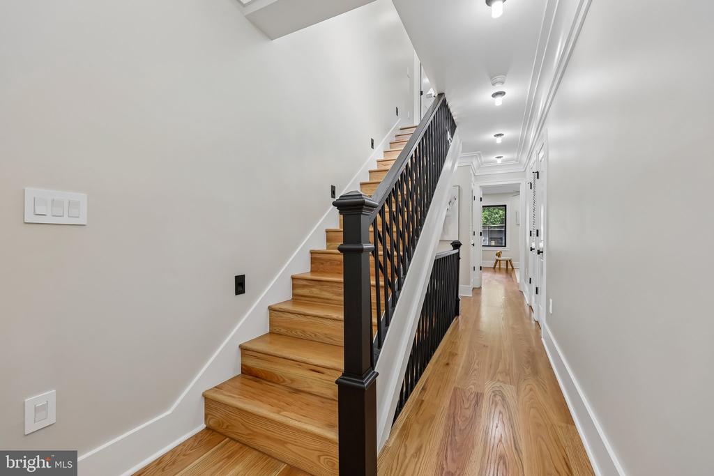 235 12TH STREET SE