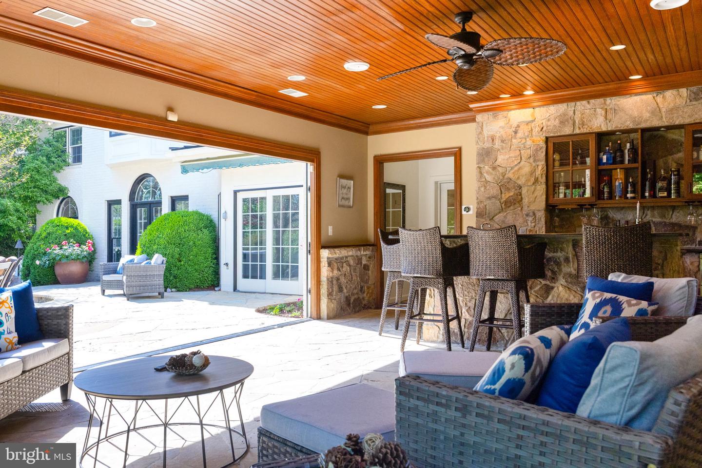 18 Holly Leaf Ct