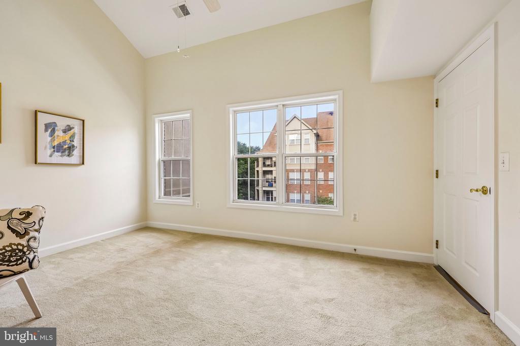 1320 N WAYNE STREET N Unit: 405