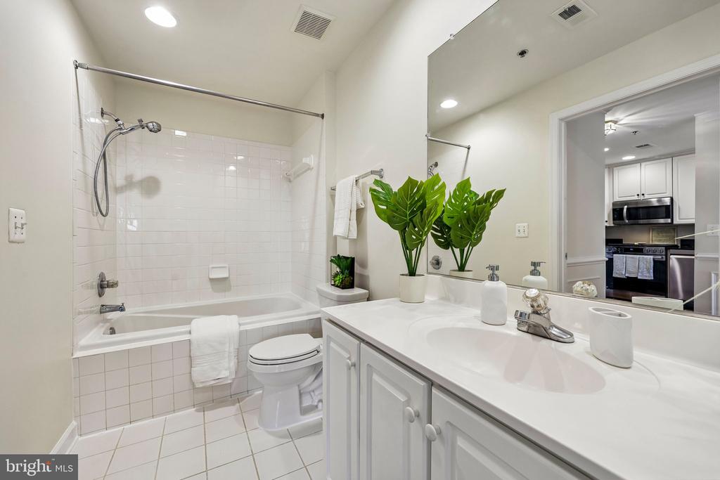 1320 N WAYNE STREET N Unit: 405