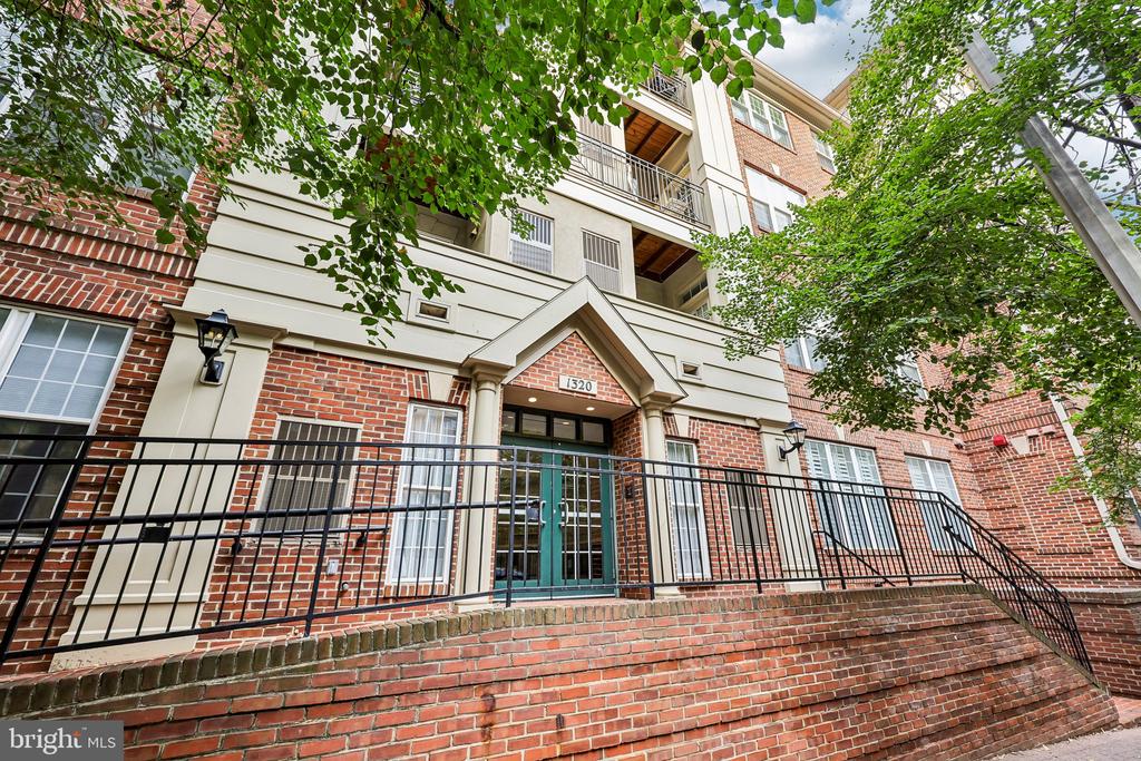 1320 N WAYNE STREET N Unit: 405