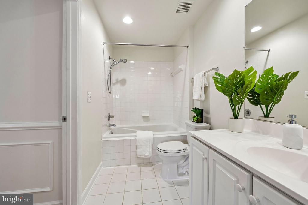 1320 N WAYNE STREET N Unit: 405