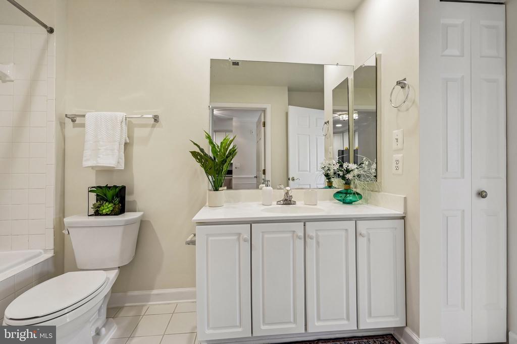 1320 N WAYNE STREET N Unit: 405