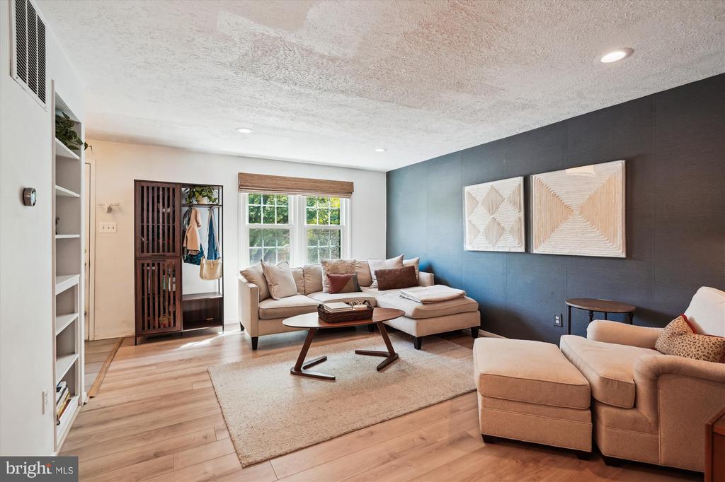 157 W ANNANDALE ROAD