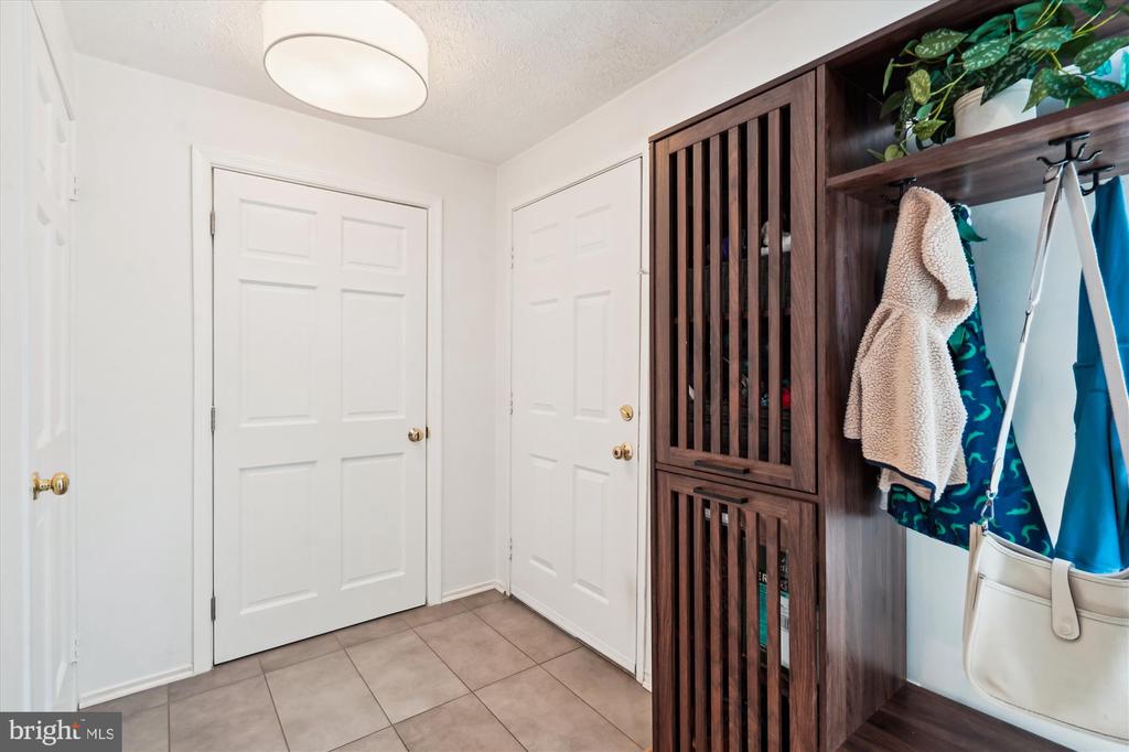 157 W ANNANDALE ROAD
