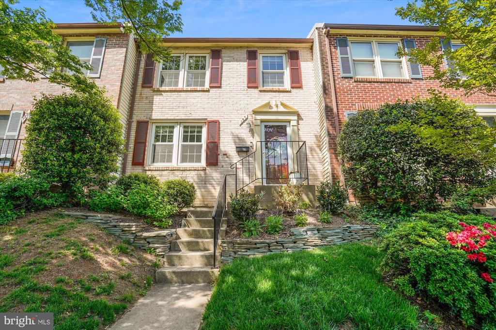 157 W ANNANDALE ROAD