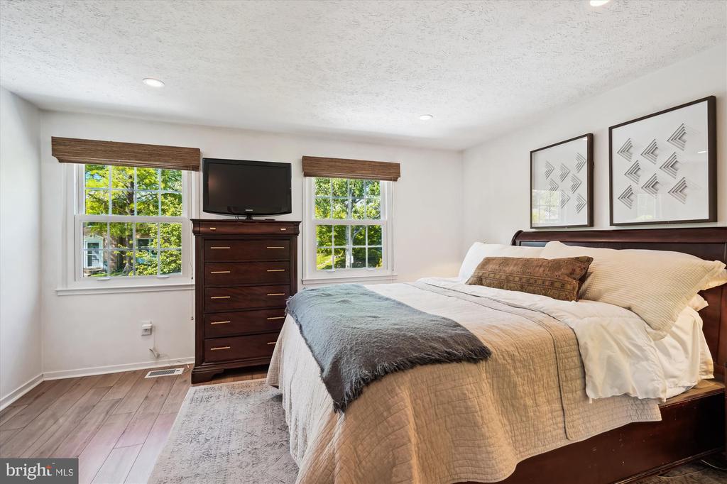 157 W ANNANDALE ROAD