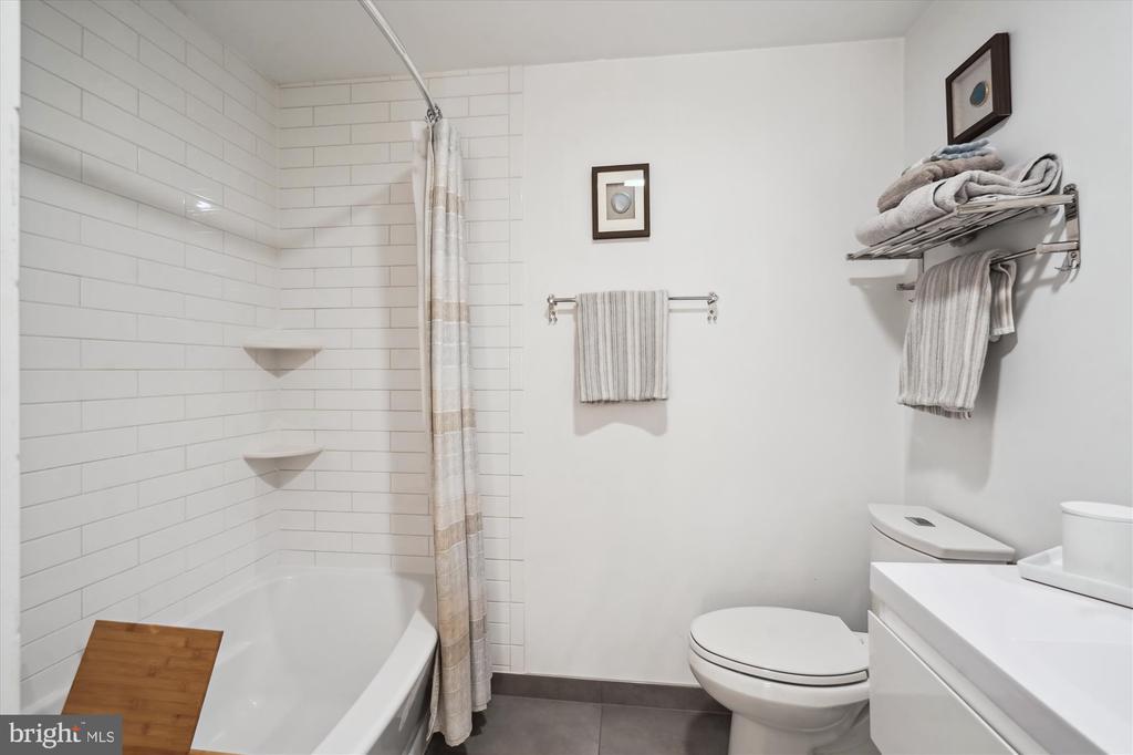 157 W ANNANDALE ROAD