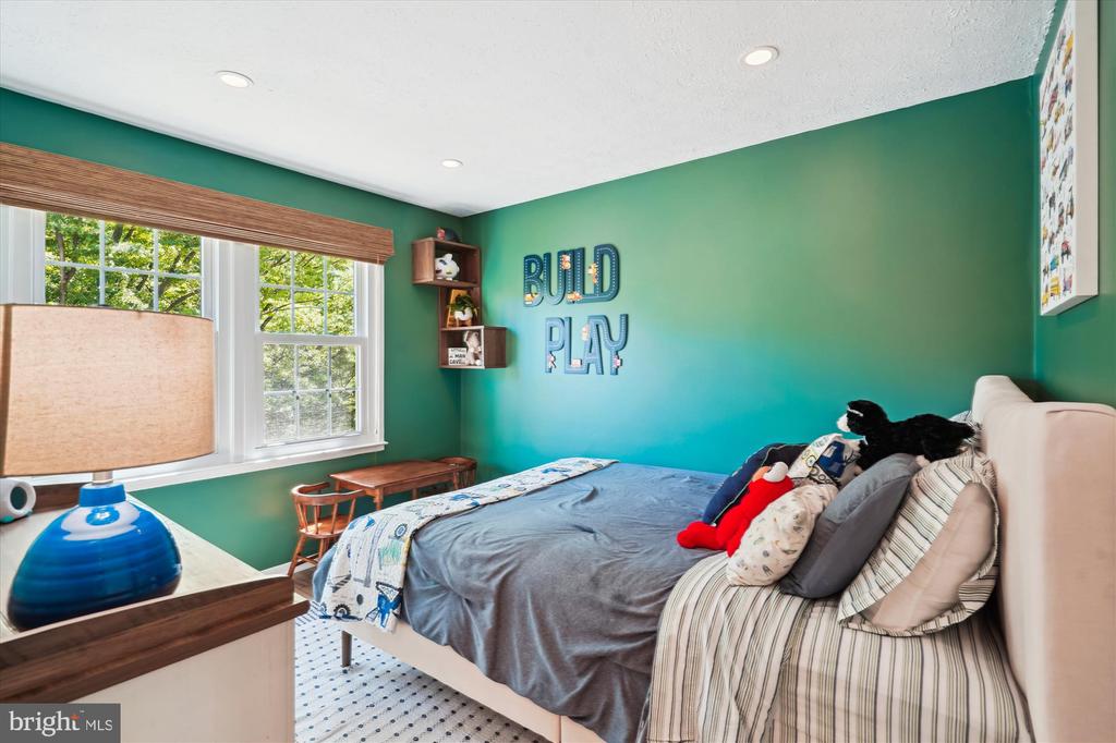 157 W ANNANDALE ROAD