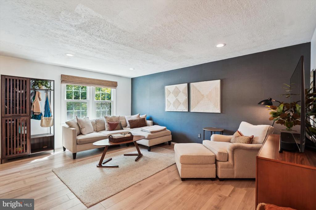 157 W ANNANDALE ROAD