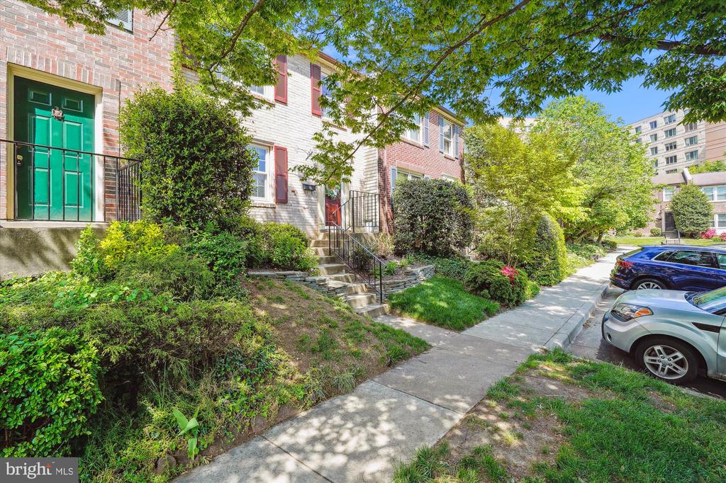 157 W ANNANDALE ROAD
