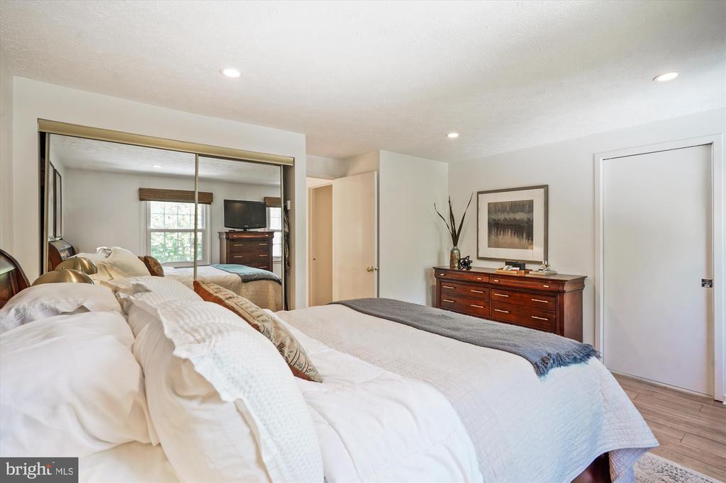 157 W ANNANDALE ROAD