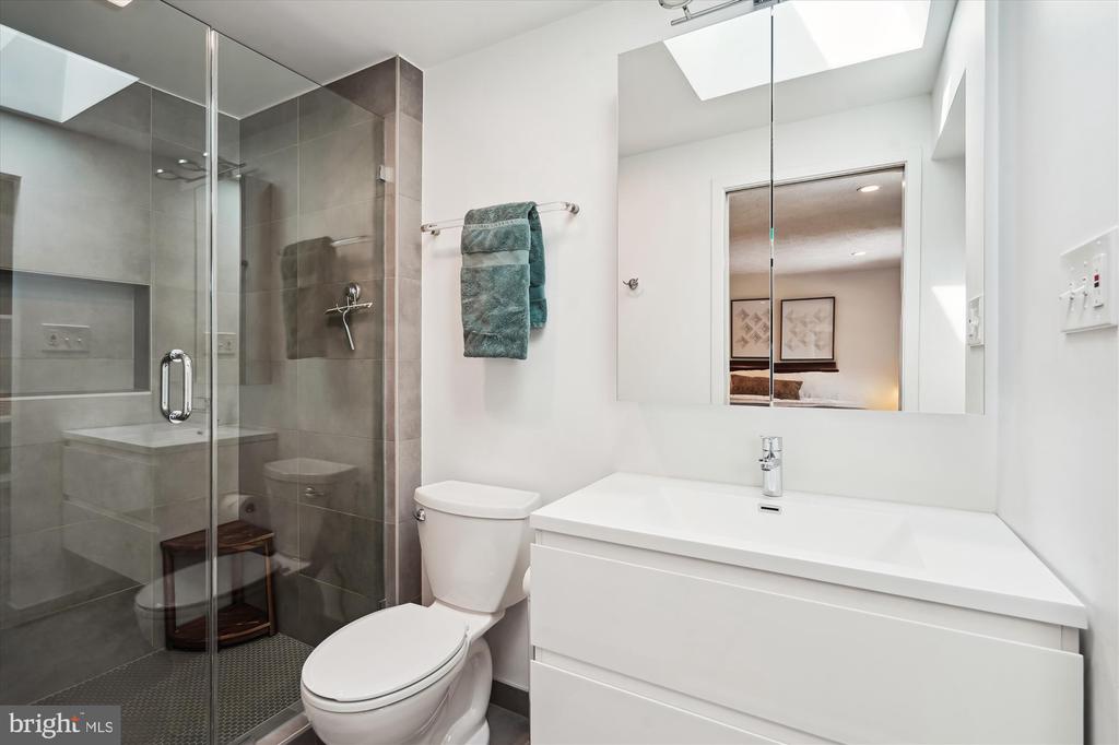 157 W ANNANDALE ROAD