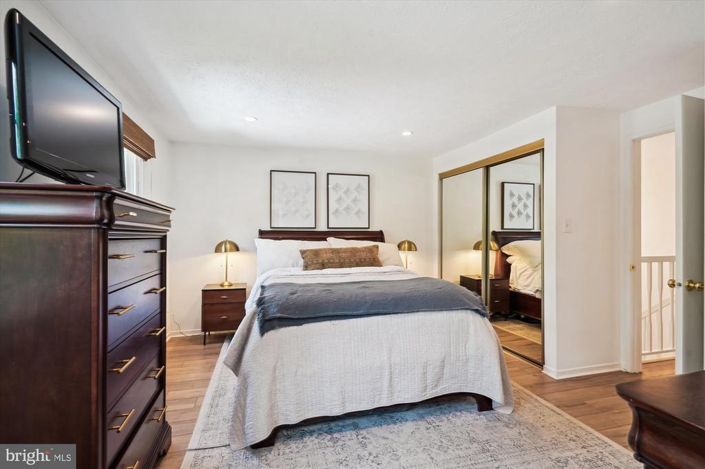 157 W ANNANDALE ROAD