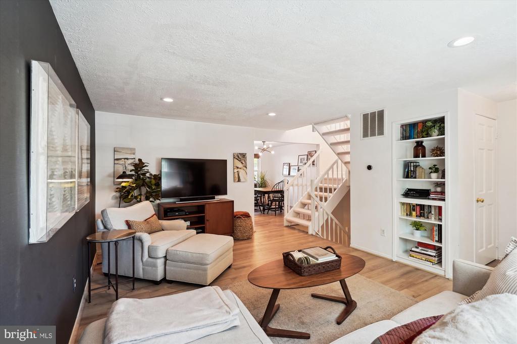 157 W ANNANDALE ROAD