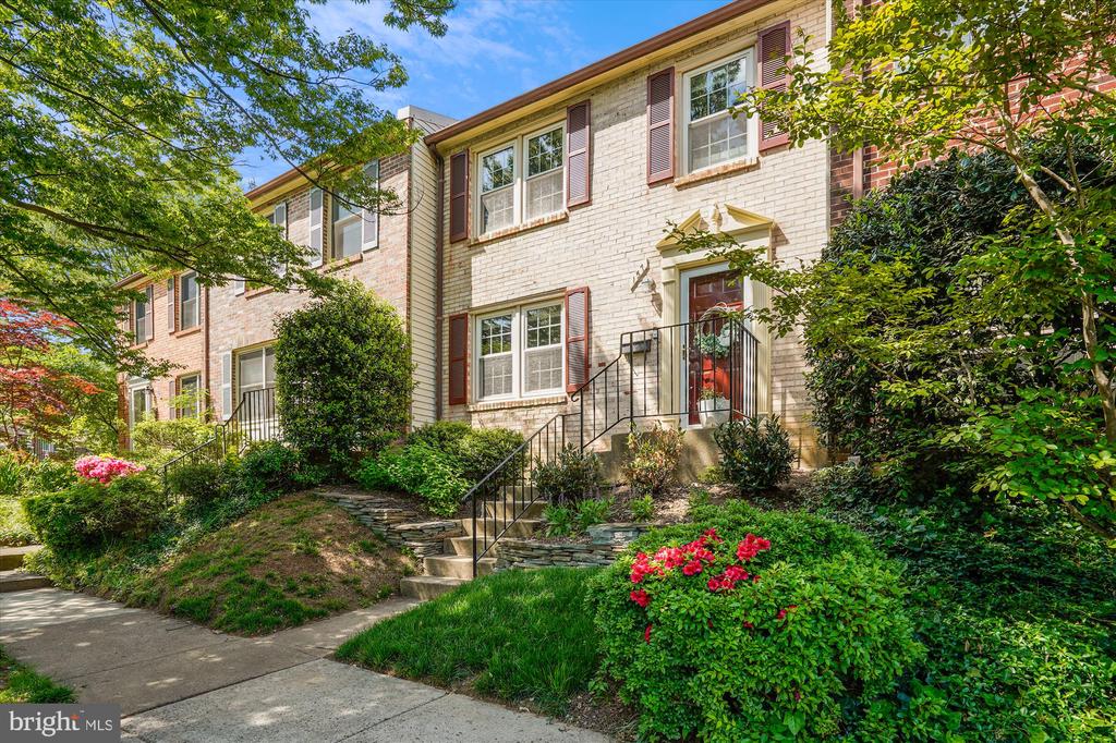 157 W ANNANDALE ROAD