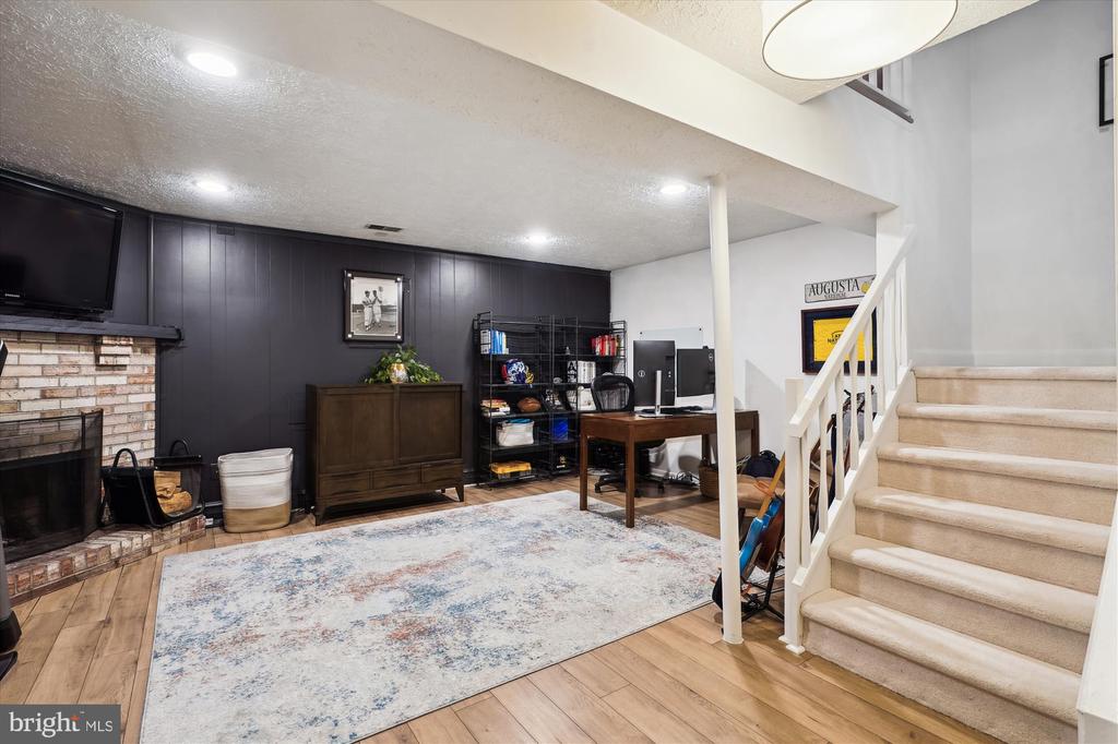 157 W ANNANDALE ROAD
